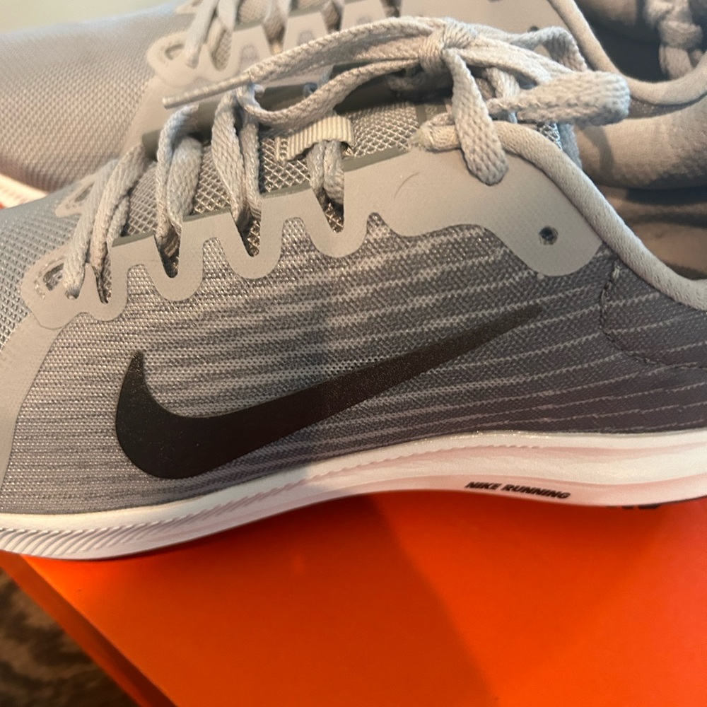 Nike WMNS Downshifter 8 Size 11 Brand New